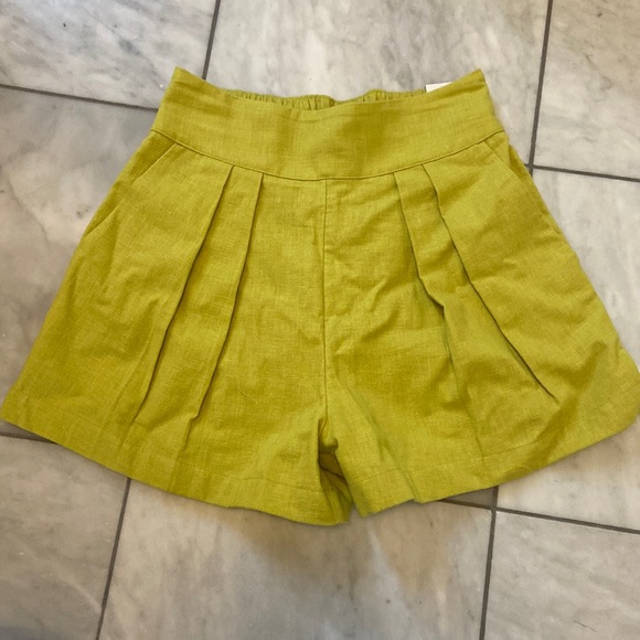 NWT RARE Ultra-High Rise Linen-Blend Pull-On Short - Picture 2 of 4